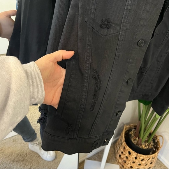😮‍💨🖤 Refuge Black Distressed Denim Jacket Sz L | Shredded Ripped Trucker Jacket - Picture 5 of 7